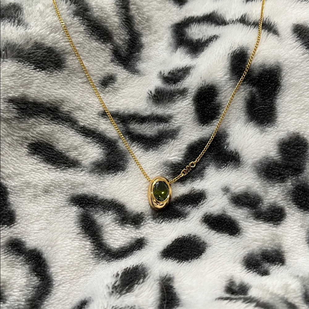 NEW!! Michael Kors Gold-Tone Peridot Oval Stone Pendant Necklace - Picture 6 of 9